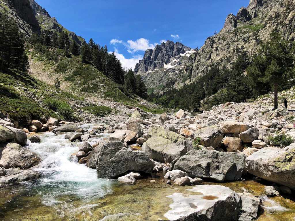 Vacanze alternative. In Corsica a fare trekking