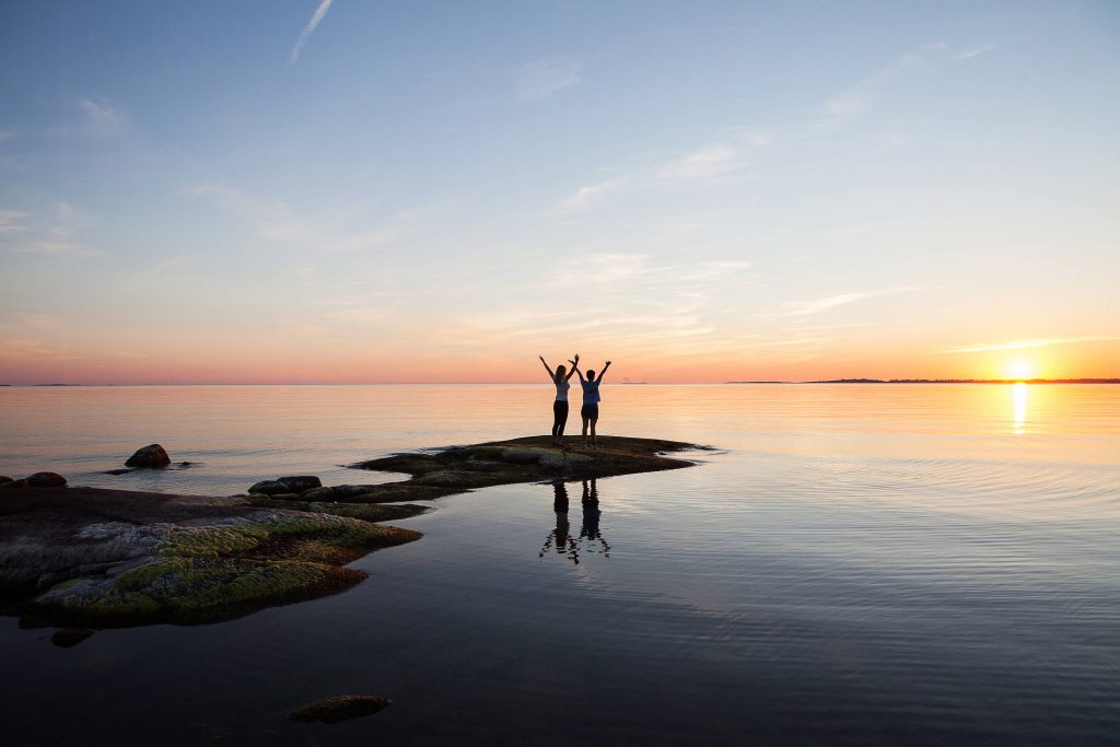 Finlandia terra del sole di mezzanotte