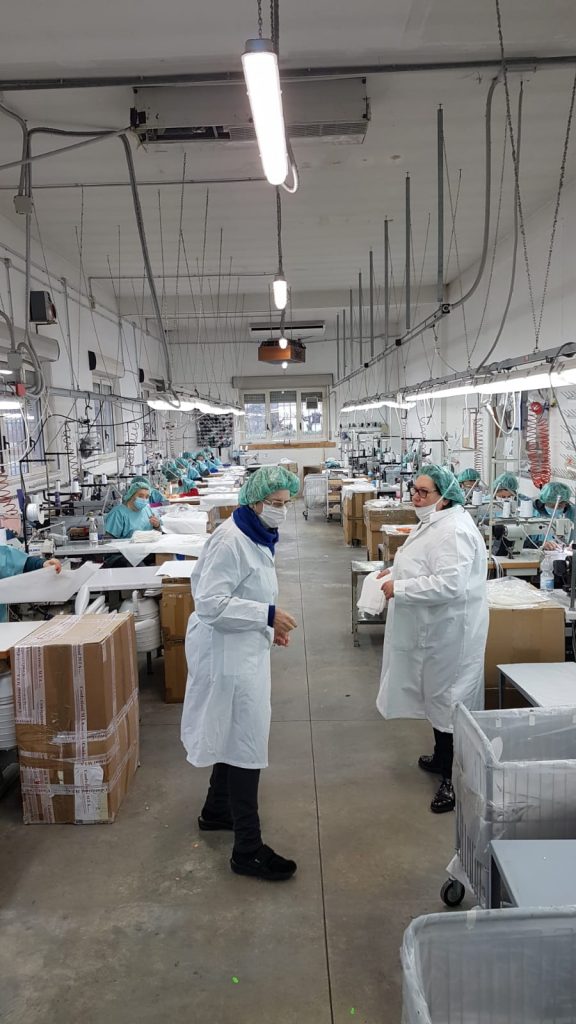 Dall'alta moda alle mascherine