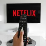 Condivisione delle password Netflix: restrizioni a partire dal 2023