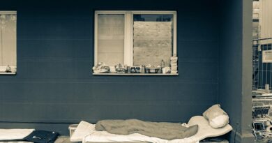 Montessori vs Letto Tradizionale: pro e contro per il sonno e lo sviluppo del bambino