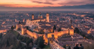 Cosa vedere a Bergamo: Piazza Vecchia e il Palazzo della Ragione, epicentro culturale e storico della città alta