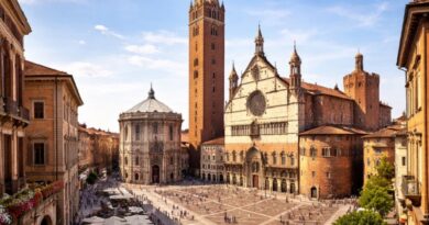 Cosa vedere a Cremona: il Torrazzo di notte, un panorama suggestivo