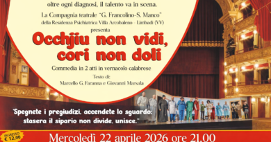 Dopo il successo di Raoul Bova, la stagione AMA Calabria si chiude e rilancia: domani l’appendice con “Occhjiu non vidi, cori non doli”