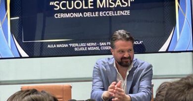Cerimonia delle Eccellenze al Liceo Misasi di Cosenza: premiati talento, impegno e merito