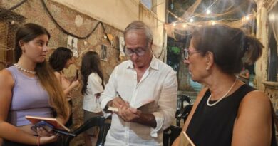 Quando la poesia torna nelle piazze: a Briatico il libro di Domenico Nardo che trasforma l’amore in responsabilità collettiva