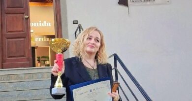Romina Candela: la poesia che custodisce le radici. Nuovi riconoscimenti per la lirica I Grotti i Zungri