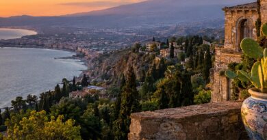 Settembre in Sicilia, la stagione che non finisce: mare, città d’arte e vendemmia lontano dal picco di agosto Settembre in Sicilia, la stagione che non finisce: mare, città d’arte e vendemmia lontano dal picco di agosto
