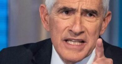 Casini lascia la Camera, punta al Quirinale: il trasloco più breve della storia, da una poltrona all’altra